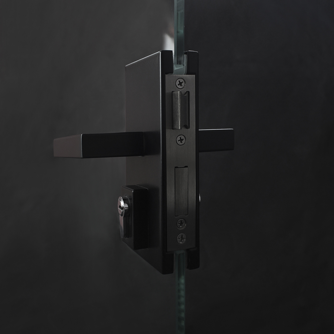 cerradura negra cuadrada. Hegox